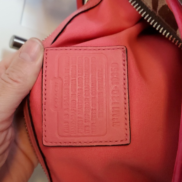 Coach (2011) Signature Jacquard Two-way Shoulder/Crossbody w/ Leather Trim - Picture 3 of 7